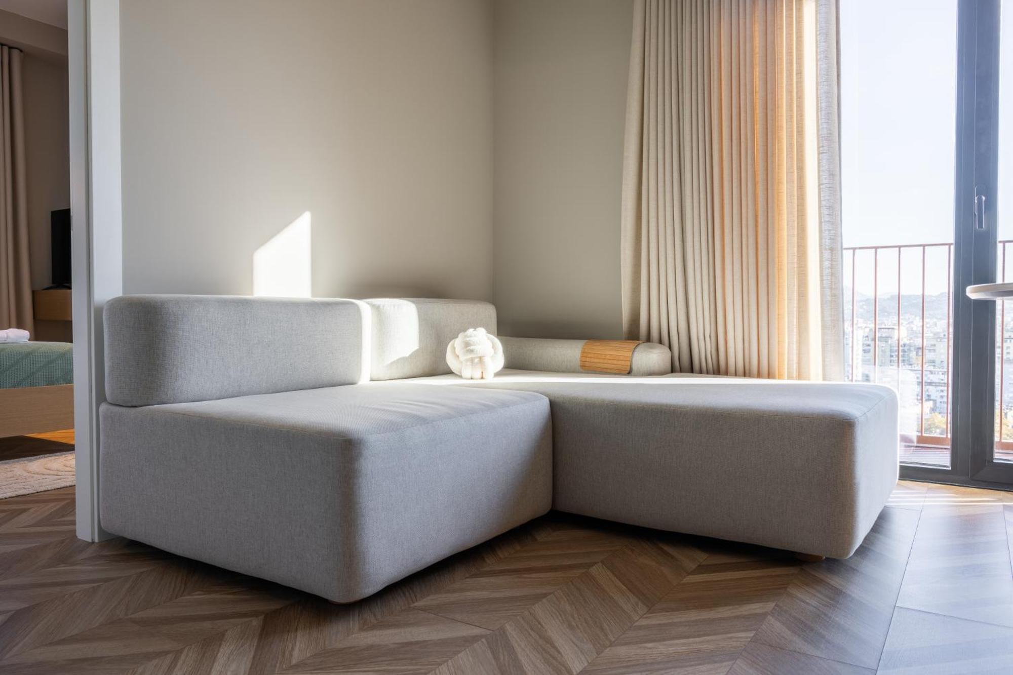 Square Inn Garden Aparthotel Тирана Екстериор снимка