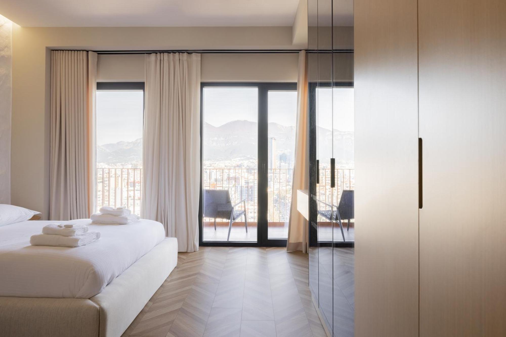 Square Inn Garden Aparthotel Тирана Екстериор снимка