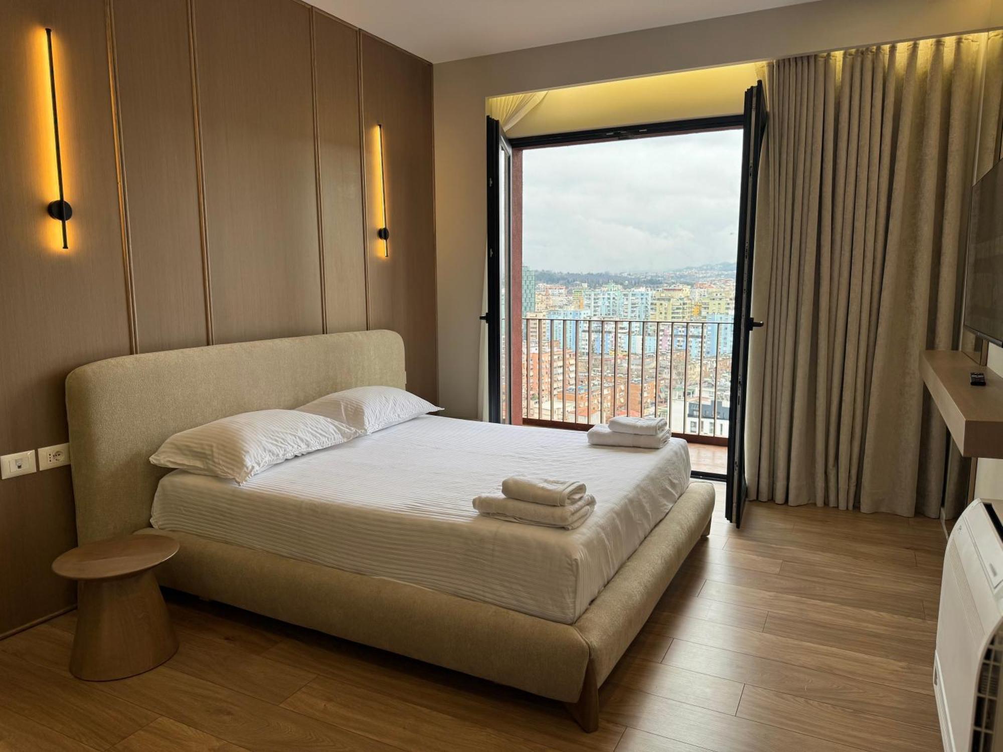 Square Inn Garden Aparthotel Тирана Екстериор снимка